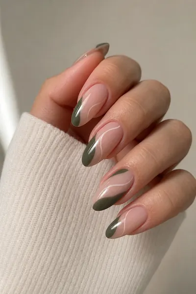 Beispiel-Hand mit Negative Space-Maniküre